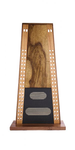 Raumobjekt #1, 2024 Acryl auf Leinwand und Baumwollstoff; Nußholz, Buchen-Leimhölzer, 130 x 65 x 24 cm