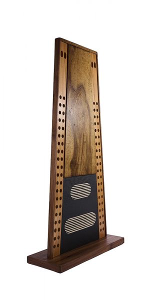 Raumobjekt #1, 2024 Acryl auf Leinwand und Baumwollstoff; Nußholz, Buchen-Leimhölzer, 130 x 65 x 24 cm